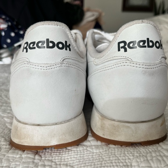 Men’s US10, Rebbok Classic - Picture 2 of 4